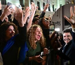 Romanya’nın yeni Cumhurbaşkanı: Nicusor Dan, aşırı sağcı rakibini yendi