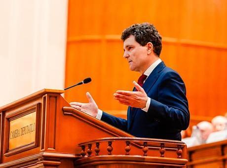 Romanya’nın yeni cumhurbaşkanı Nicuşor Dan, yemin ederek göreve başladı