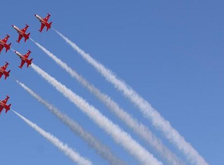 Samsun’da Türk Yıldızları’na büyük ilgi! Gökyüzüne ‘Ay-Yıldız’ çizdiler