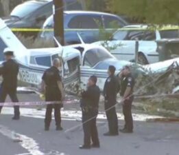 San Diego’da mahalleye uçak düştü! Evler ve araçlar alev alev