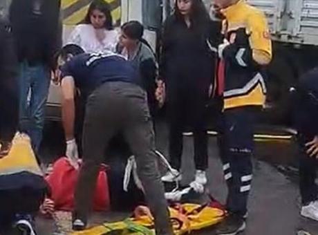 Şanılurda’da öğrenci servis minibüsü, TIR’a çarptı: 9 yaralı