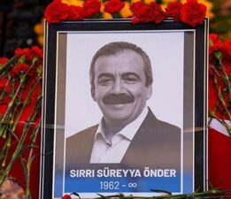 Sırrı Süreyya Önder Zincirlikuyu Mezarlığı’nda son yolculuğuna uğurlandı