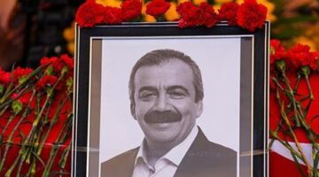 Sırrı Süreyya Önder Zincirlikuyu Mezarlığı’nda son yolculuğuna uğurlandı