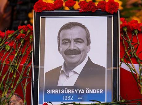 Sırrı Süreyya Önder Zincirlikuyu Mezarlığı’nda son yolculuğuna uğurlandı