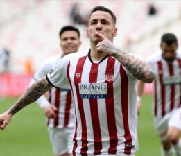 Sivasspor’da kritik maçın kadrosuna Rey Manaj alınmadı