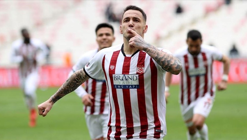 Sivasspor’da kritik maçın kadrosuna Rey Manaj alınmadı