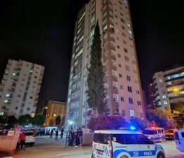Tartıştığı kız arkadaşını 10 yerinden bıçaklayıp 6 sayfa intihar notu yazarak 12’inci kattan atladı