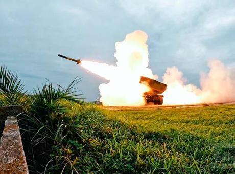 Tayvan, ABD yapımı HIMARS roket sistemini ilk kez test etti, işte görüntüler