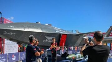 TEKNOFEST KKTC nefes kesen uçuş gösterisiyle başladı
