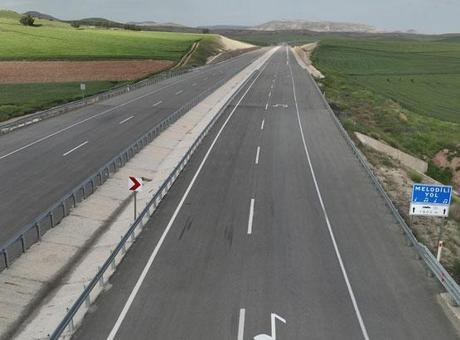 Ulaştırma Bakanlığı’ndan bir ilk: Karayollarında müzikli uyarı işareti!