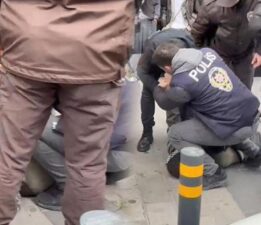 Üzerinden makas çıkan eylemciden ilginç savunma! ‘Burun kıllarımı alıyorum’