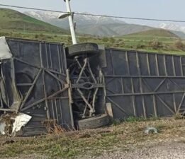 Van’da yolcu otobüsü devrildi: Çok sayıda yaralı var