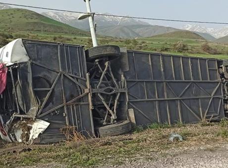 Van’da yolcu otobüsü devrildi: Çok sayıda yaralı var
