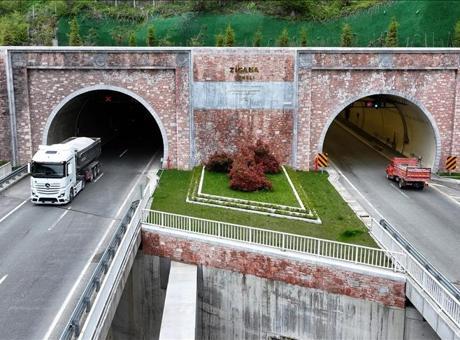 Yeni Zigana Tüneli’nden 2 yılda 3 milyon 490 bin araç geçti