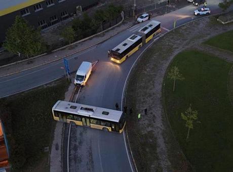 Yer: Avcılar! Freni patlayan İETT otobüsü bir başka otobüse çarptı