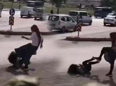 Yer: Gaziantep! İki kadın birbirine girdi