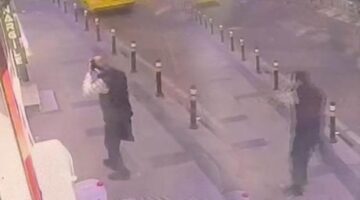 Yer: Küçükçekmece! Fenalaşıp yola yığılan adamın üzerinden araç geçti
