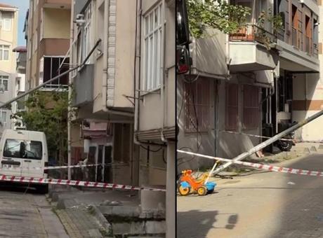 Yer: Küçükçekmece! Yaslandığı aydınlatma direği eve girdi