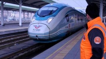 YHT istasyonlarındaki ‘Turuncu Masa’ engelleri kaldırıp ulaşımı kolaylaştırıyor