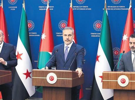 ‘YPG Suriye için bir tehdit’