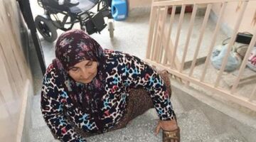 63 yıldır emekleyerek yaşıyor! Hatice teyze asansör bekliyor: 2’inci kata 15-20 dakikada anca çıkıyorum