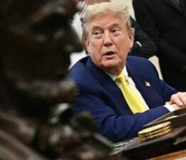 ABD basını: Trump, danışmanlarıyla İran’a ‘sığınak avcısı’ bombalarla saldırı planını değerlendiriyor!