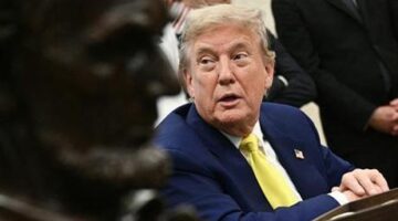 ABD basını: Trump, danışmanlarıyla İran’a ‘sığınak avcısı’ bombalarla saldırı planını değerlendiriyor!