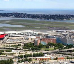 ABD’nin Boston kentindeki bir uçak pistin dışına çıktı