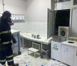 Acil serviste tıbbi dolum sırasında şişe patladı! 1 hemşire yaralandı