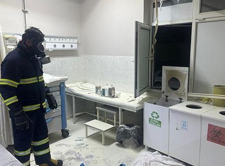 Acil serviste tıbbi dolum sırasında şişe patladı! 1 hemşire yaralandı