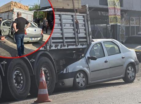 Adana’da feci kaza! Otomobil, kamyona arkadan çarptı: 1 ölü, 1 yaralı