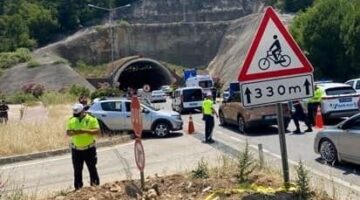 Antalya’da tünel girişinde kaza