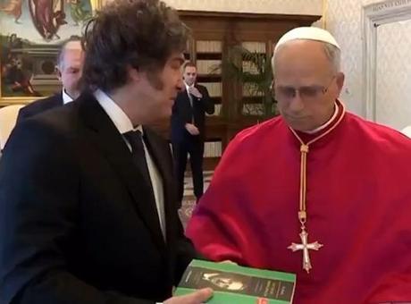 Arjantin liderinden Papa’ya gizemli hediyenin şifreleri
