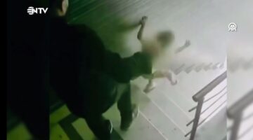 Baba, küçük kızına tekme atarak merdivenlerden yuvarladı
