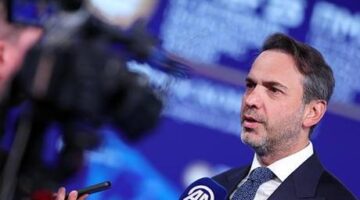 Bakan Bayraktar: Güneş ve rüzgarda 10 yılda 90 bin megavat yeni kurulu güç ekleyeceğiz