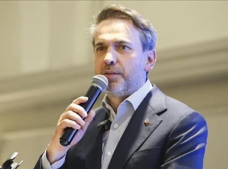 Bakan Bayraktar, yenilenebilir enerji projelerinde izin süreçlerinin hızlanacağını bildirdi