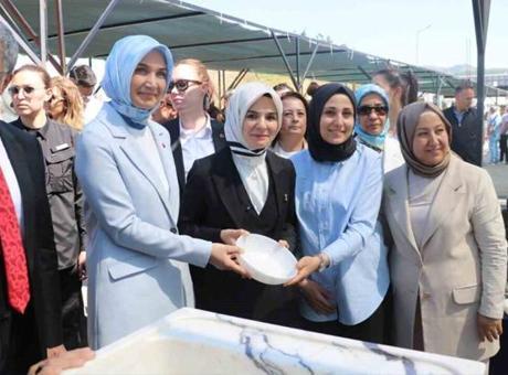 Bakan Göktaş Afyonkarahisar’da Blok Mermer Fuarı’nı gezdi
