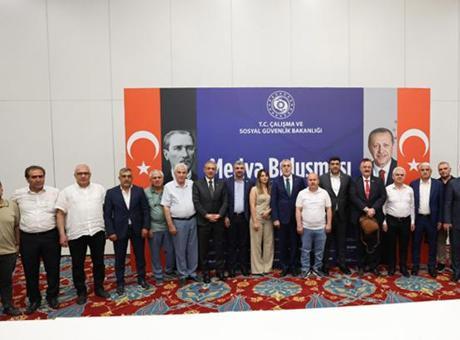 Bakan Işıkhan, Mardin’de basın mensuplarıyla buluştu