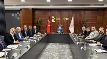 Bakan Kacır, TİM Başkanı Gültepe ve Sanayi Kurulu üyeleri ile görüştü