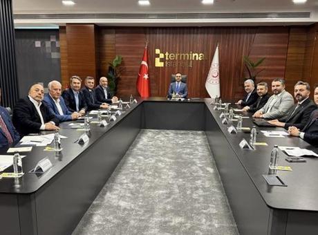 Bakan Kacır, TİM Başkanı Gültepe ve Sanayi Kurulu üyeleri ile görüştü