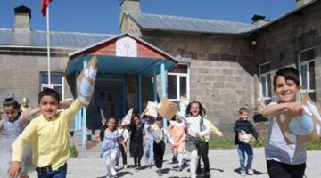 Bakan Tekin açıkladı: Okullarda kıyafet yönetmeliği yeniden değişti