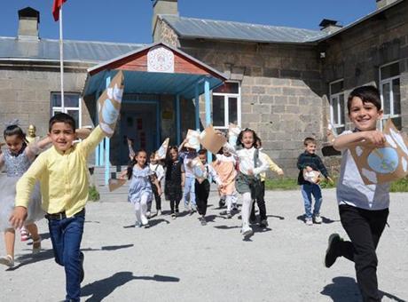 Bakan Tekin açıkladı: Okullarda kıyafet yönetmeliği yeniden değişti