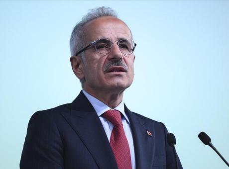 Bakan Uraloğlu duyurdu! İşte bayramda ücretsiz olacak metrolar, trenler, köprü ve otoyollar