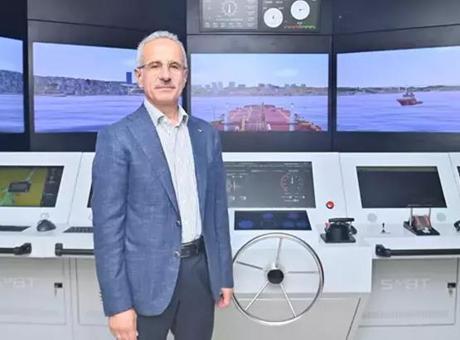 Bakan Uraloğlu paylaştı! Türk bayraklı gemiler için yerli ve milli dijital kale