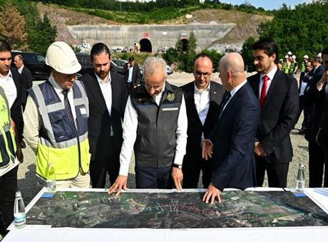 Bakan Uraloğlu’ndan Bulgaristan’da temaslarda bulundu: Şantiye sahası ziyaret etti