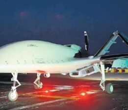 Bayraktar TB3’ten TCG Anadolu’ya gece sortileri