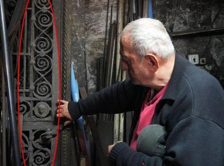 Bir kapı için sıfır otomobil teklif ettiler! Antika avcıları ve papazlar onun peşinde!