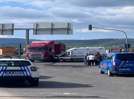 Bolu’da Başsavcının bulunduğu ambulans kazaya karıştı! 8 yaralı