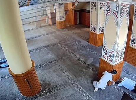 Camide skandal görüntü! Güvenlik kamerası her şeyi kaydetti