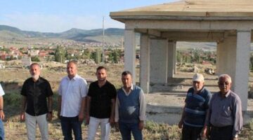 Çamura para gömdüler! 25 köylü ile anlaştı, çukur kazıp ortadan kayboldu